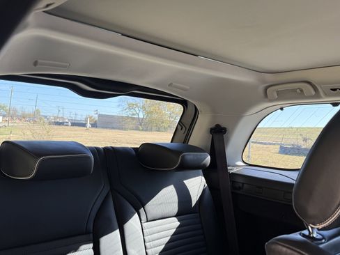 Used 2017 Land Rover Discovery First Edition image 37