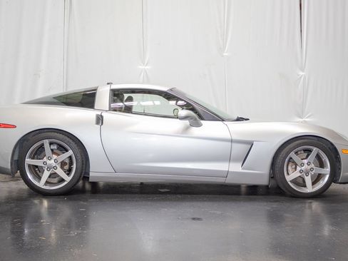Used 2005 Chevrolet Corvette Coupe w/ Preferred Equipment Group RWD image 4