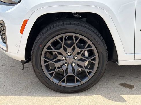 New 2026 Jeep Grand Cherokee L Summit AWD/4WD image 12