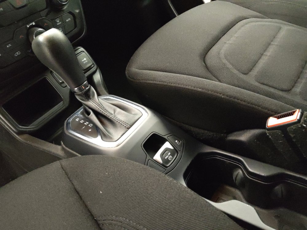 Used 2020 Jeep Renegade Latitude FWD image 26
