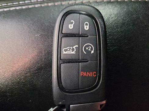 Used 2019 Jeep Cherokee Latitude Plus w/ Comfort/Convenience Group image 32