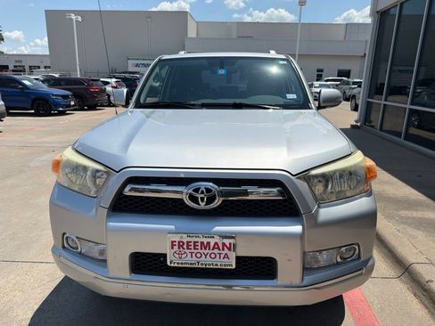 Used 2010 Toyota 4Runner Limited AWD/4WD image 3