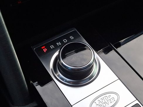 Used 2020 Land Rover Discovery HSE image 15