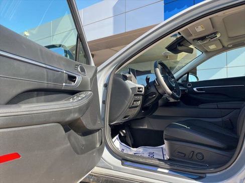 Used 2025 Hyundai Sonata Limited image 6