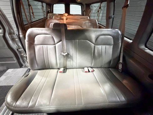 Used 2017 GMC Savana 3500 LS image 14