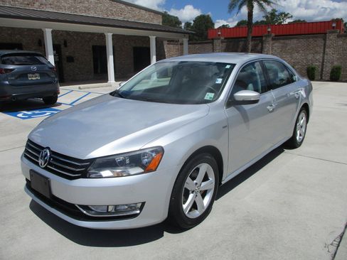 Used 2015 Volkswagen Passat 1.8T Limited Edition FWD image 12