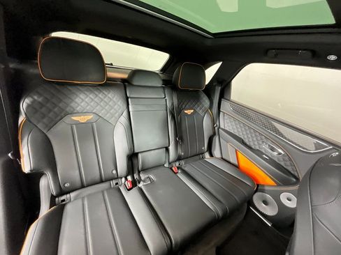 Used 2025 Bentley Bentayga AWD/4WD image 22