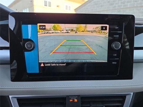 New 2026 Volkswagen Taos SE image 18