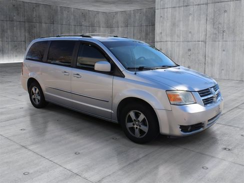 Used 2010 Dodge Grand Caravan SXT w/ Entertainment Group 2 image 7