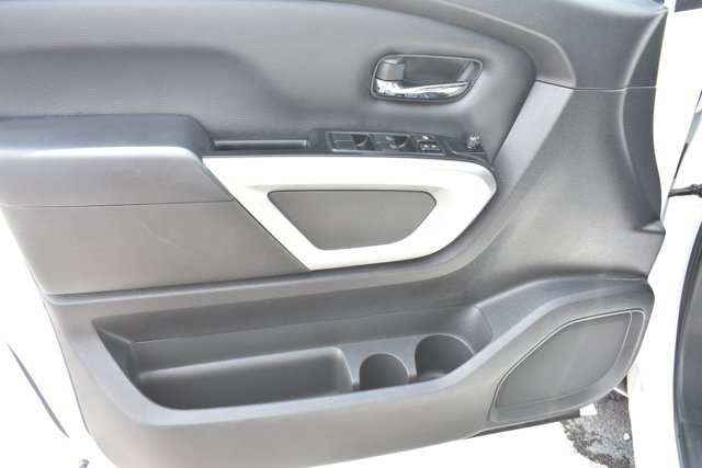 Used 2023 Nissan Titan SV RWD image 11