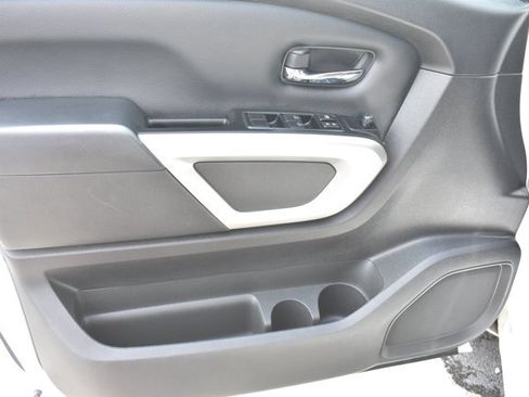 Used 2023 Nissan Titan SV RWD image 11