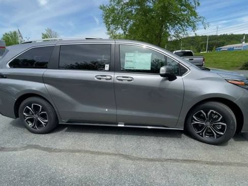 New 2026 Toyota Sienna Platinum AWD/4WD image 9