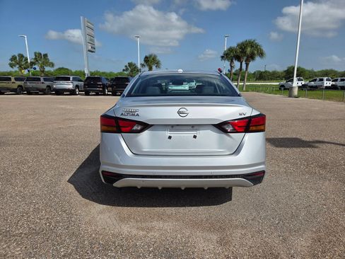 Used 2024 Nissan Altima 2.5 SV FWD image 7