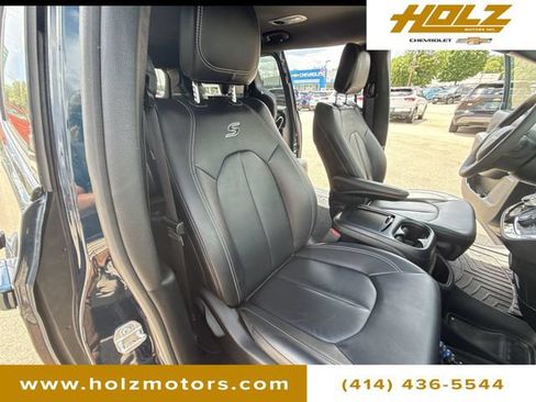 Used 2024 Chrysler Pacifica Touring-L w/ S Appearance Package FWD image 27