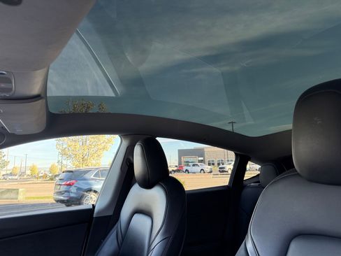 Used 2022 Tesla Model Y Long Range image 7