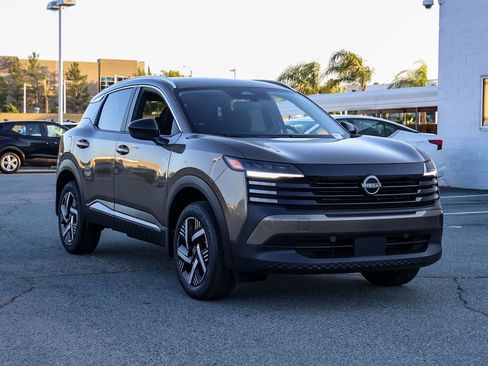 New 2026 Nissan Kicks SV FWD image 2