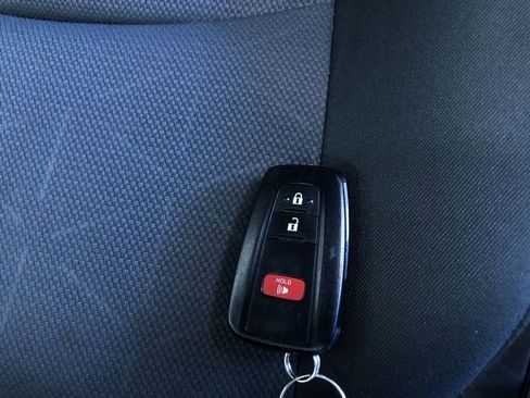 Used 2025 Toyota RAV4 XLE AWD/4WD image 33