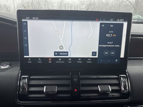 Used 2023 Lincoln Navigator 4WD image 3