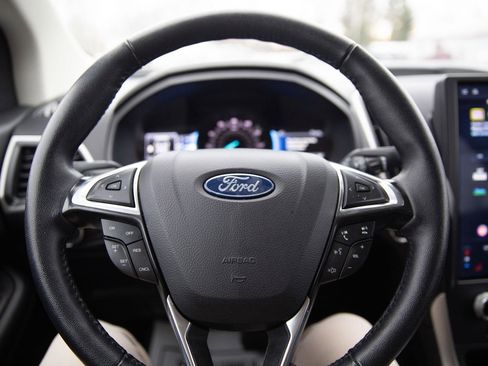 Used 2024 Ford Edge SEL image 11