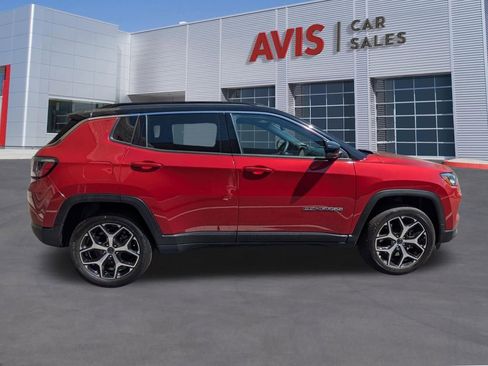 Used 2025 Jeep Compass Limited image 5