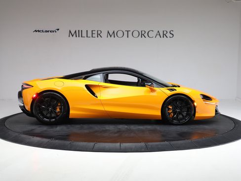 Used 2024 McLaren Artura RWD image 11