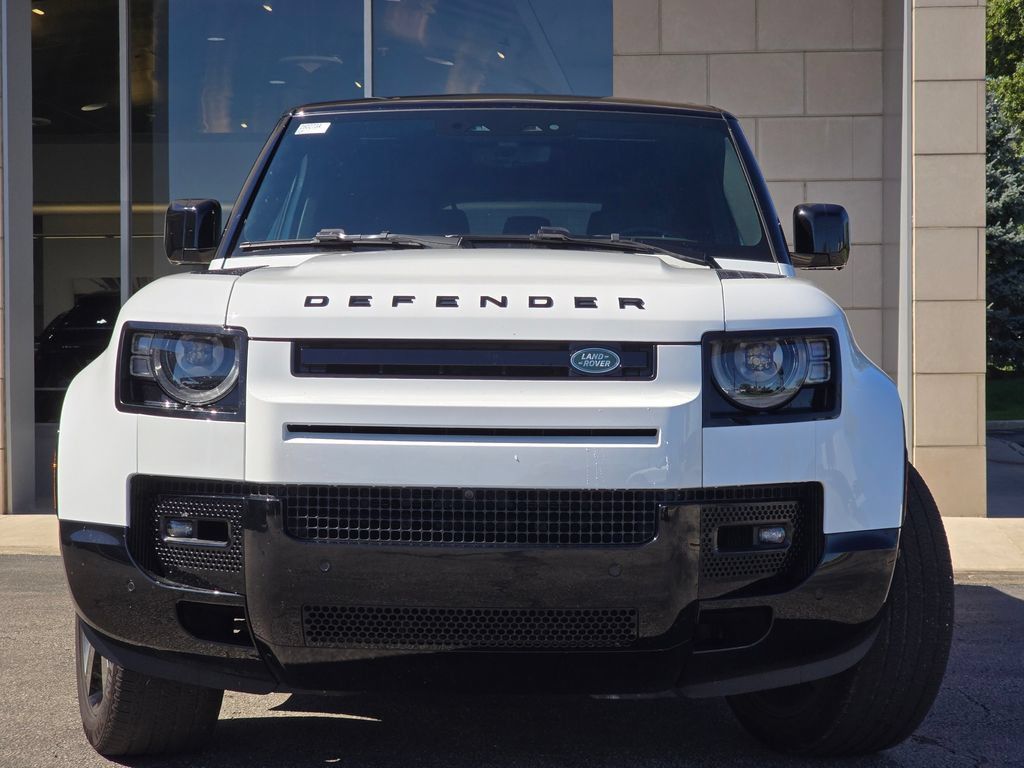 Used 2025 Land Rover Defender 130 X-Dynamic SE AWD/4WD image 14