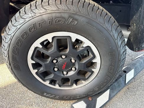 Used 2025 Toyota Tacoma TRD Off-Road AWD/4WD image 8