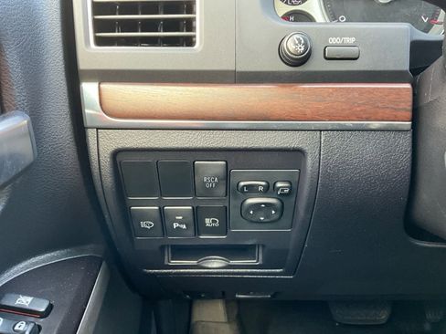 Used 2016 Toyota Land Cruiser image 22