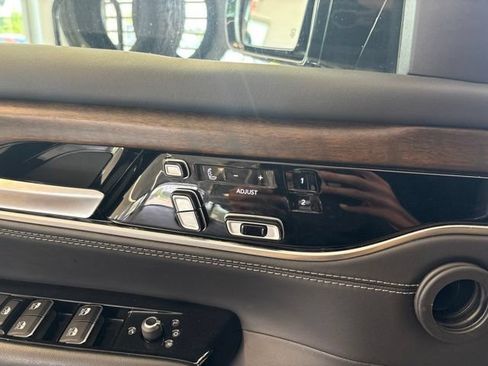 Used 2023 Jeep Grand Wagoneer Series II AWD/4WD image 60