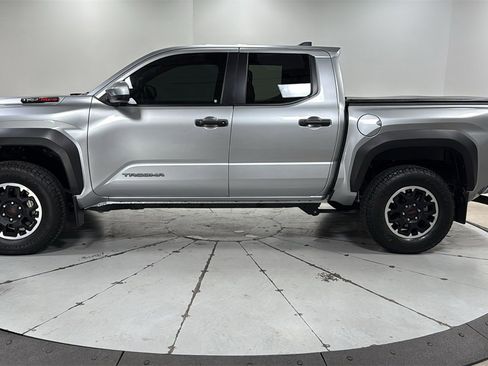 Certified 2024 Toyota Tacoma TRD Off-Road image 8