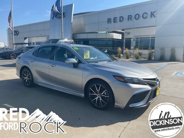 Used 2023 Toyota Camry SE FWD image 1