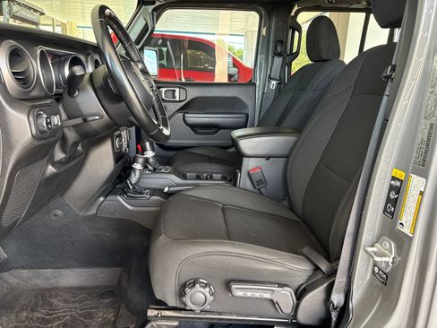 Used 2022 Jeep Gladiator Sport AWD/4WD image 13