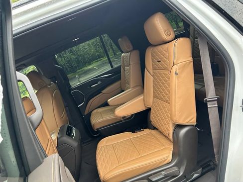 Used 2024 Cadillac Escalade Sport AWD/4WD image 42