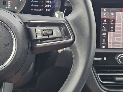 Certified 2025 Porsche Macan image 28