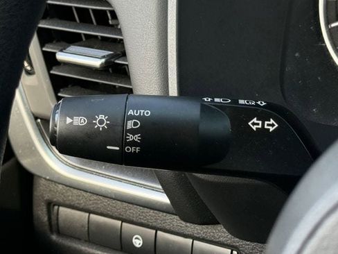 Used 2024 Nissan Rogue SV image 20