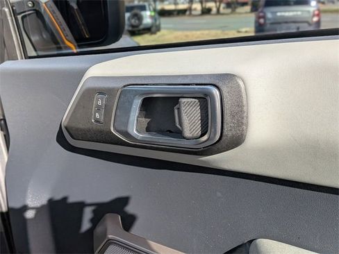 Used 2023 Ford Bronco Badlands image 38