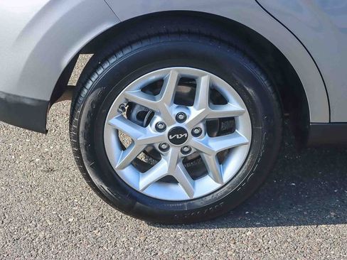 Used 2023 Kia Soul LX w/ LX Technology Package image 15