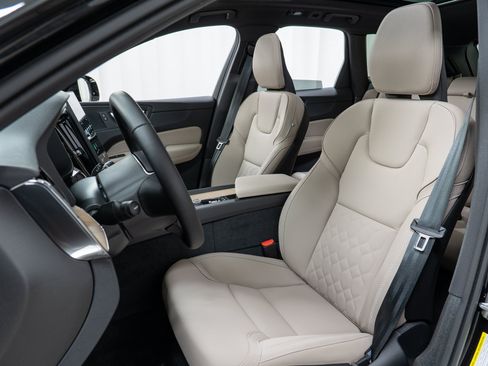 New 2026 Volvo XC60 T8 Plus w/ Protection Package Premier AWD/4WD image 13