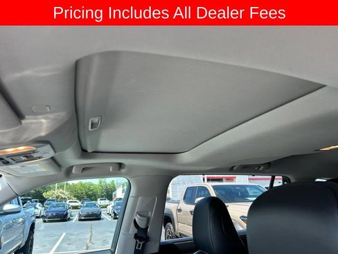 Used 2022 Toyota Highlander XLE FWD image 5