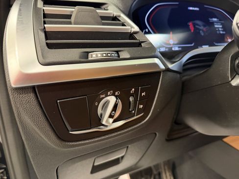 Used 2024 BMW X4 M40i w/ Premium Package image 32