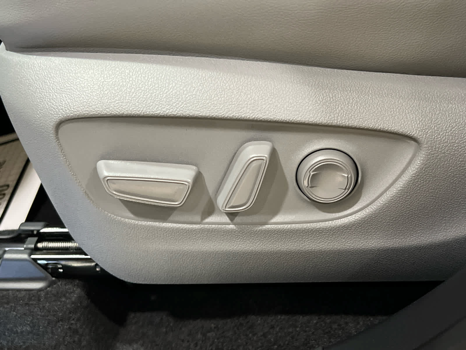 New 2026 Toyota Highlander Platinum AWD/4WD image 18