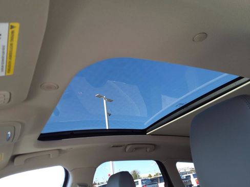 Used 2025 Lincoln Corsair Grand Touring w/ Equipment Group 301A image 5