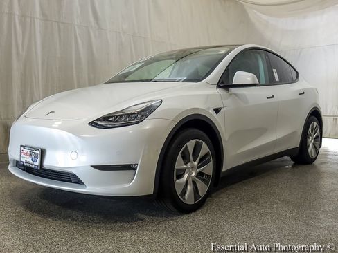 Used 2022 Tesla Model Y Long Range AWD/4WD image 2