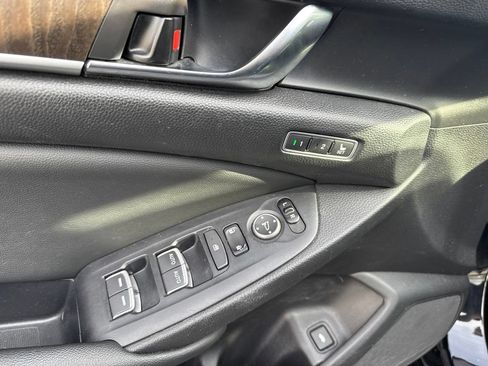 Used 2020 Honda Accord Touring image 8