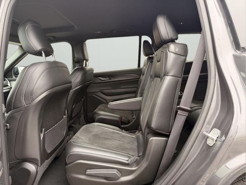 Used 2025 Jeep Grand Cherokee L Altitude RWD image 32