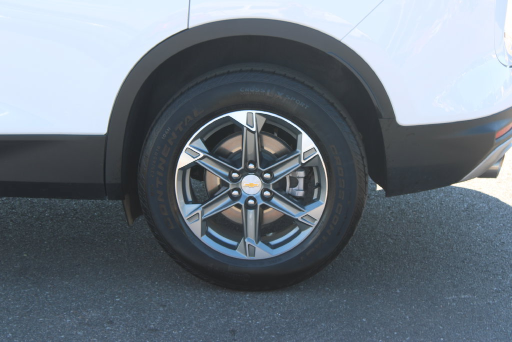 Used 2025 Chevrolet Blazer LT FWD image 14
