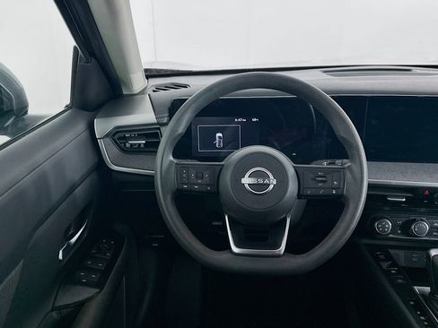 Used 2025 Nissan Kicks SV FWD image 17