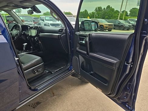 Used 2020 Toyota 4Runner TRD Off-Road Premium w/ Moonroof Package AWD/4WD image 70
