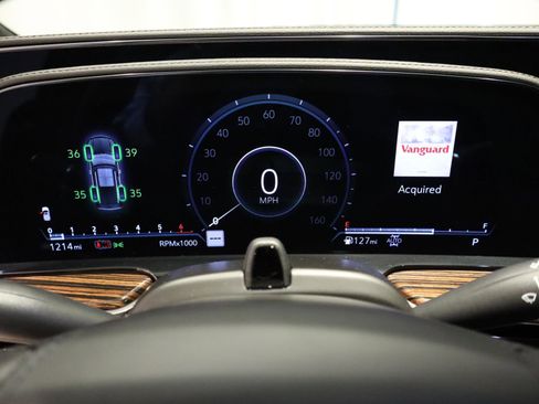 Used 2024 Cadillac Escalade Premium Luxury AWD/4WD image 42