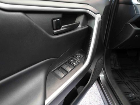 Used 2025 Toyota RAV4 LE AWD/4WD image 7
